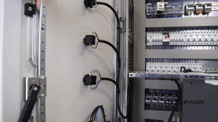 13 panel equipment connection 711x400 - آموزش پایه تابلو برق